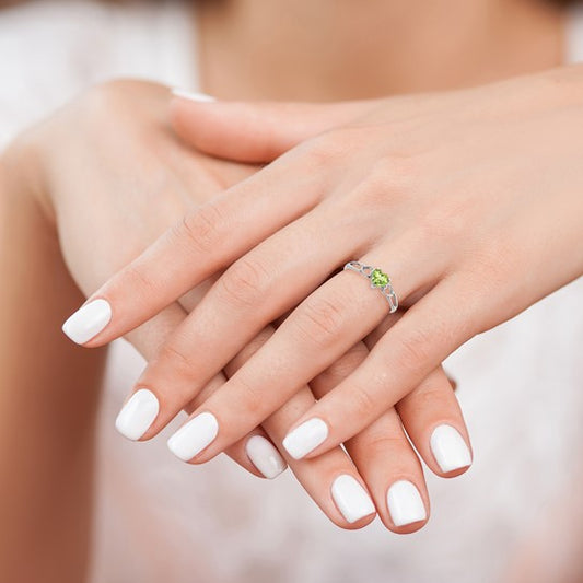 14kt White Gold Peridot Birthstone Ring
