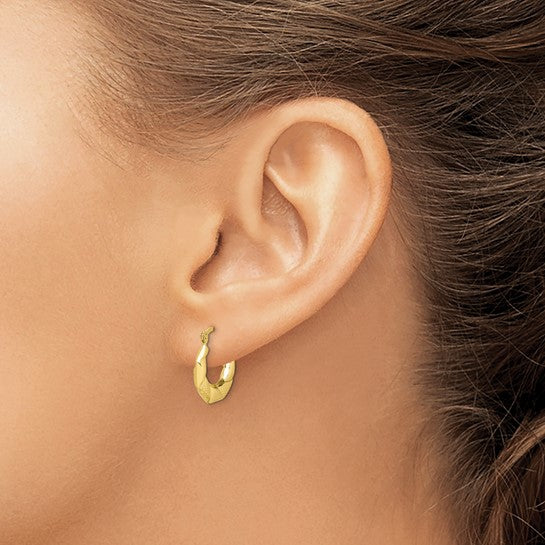 10kt Yellow Gold Scalloped Textured Hollow Hoop Earrings