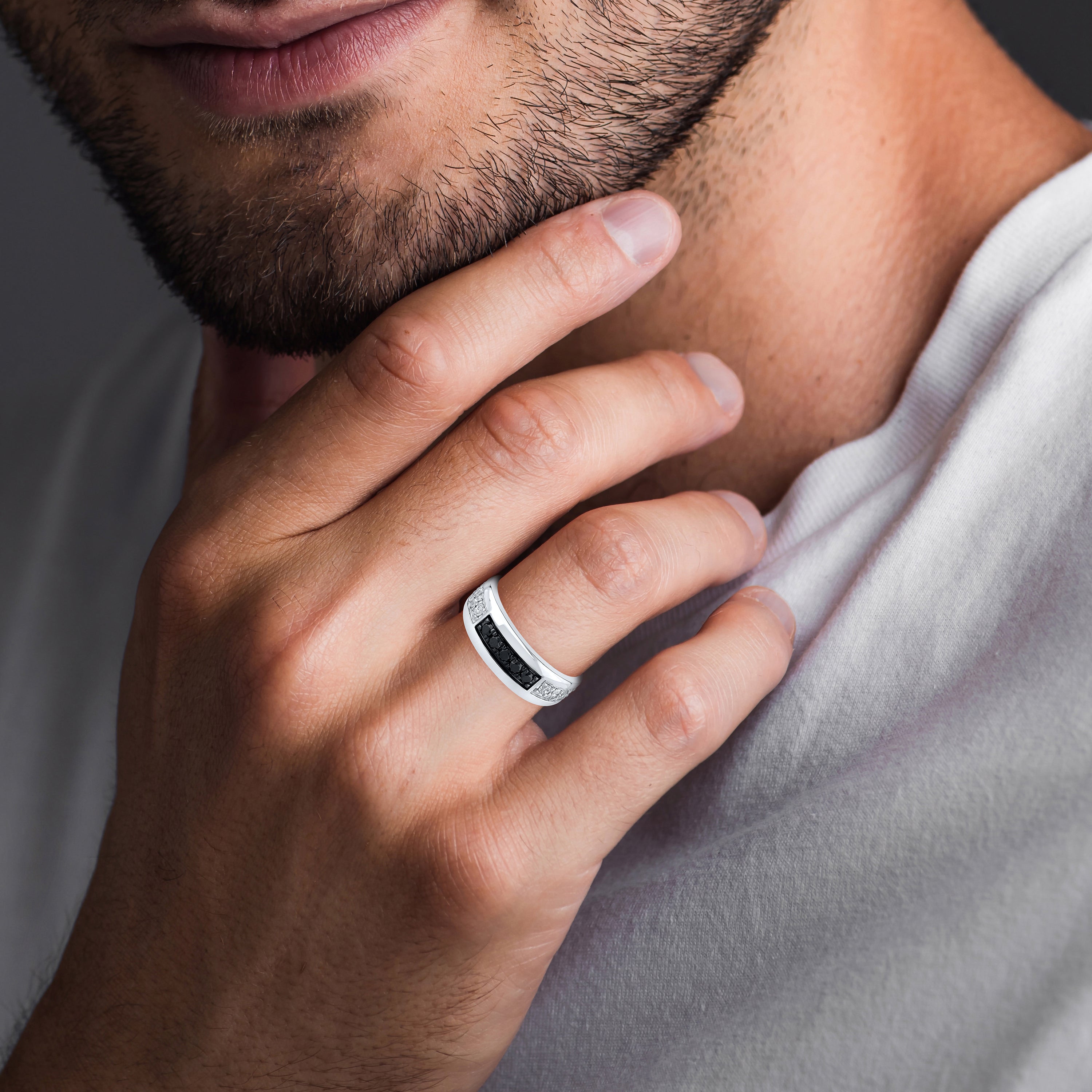 10KT WHITE GOLD 0.74 CTW MEN’S DIAMOND BAND