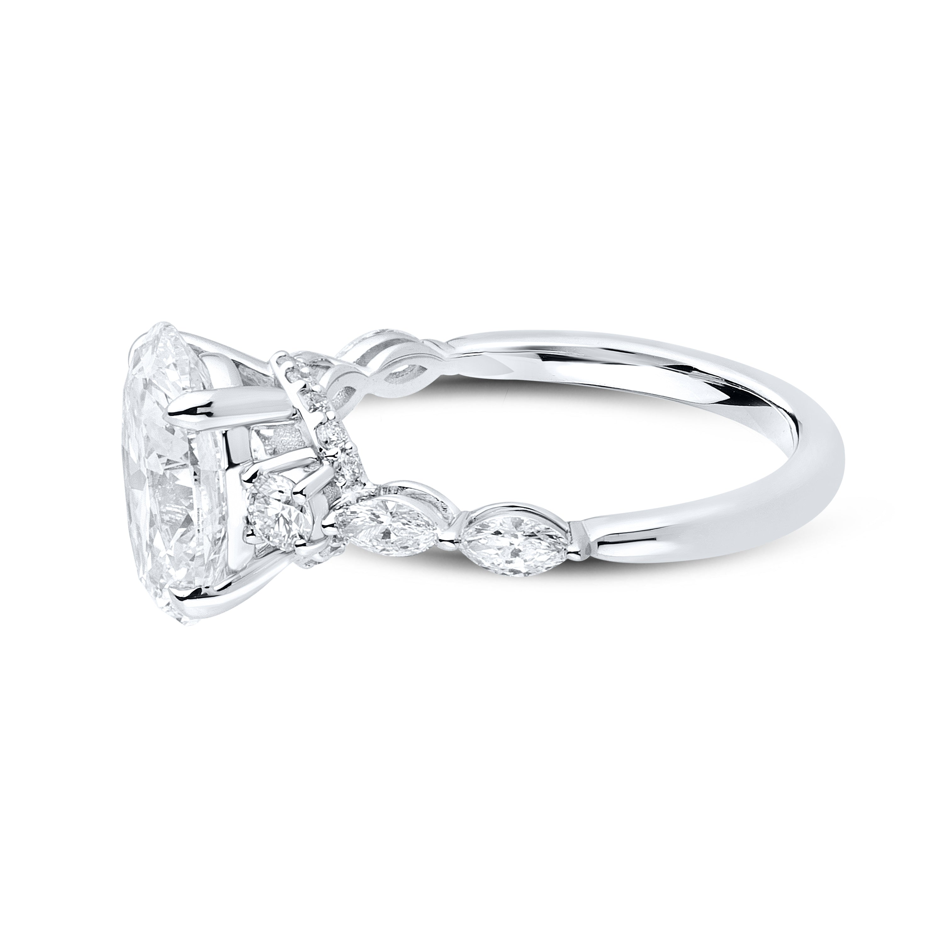 14KT WHITE GOLD 3.63 CTW LAB DIAMOND OVAL SHAPE RING