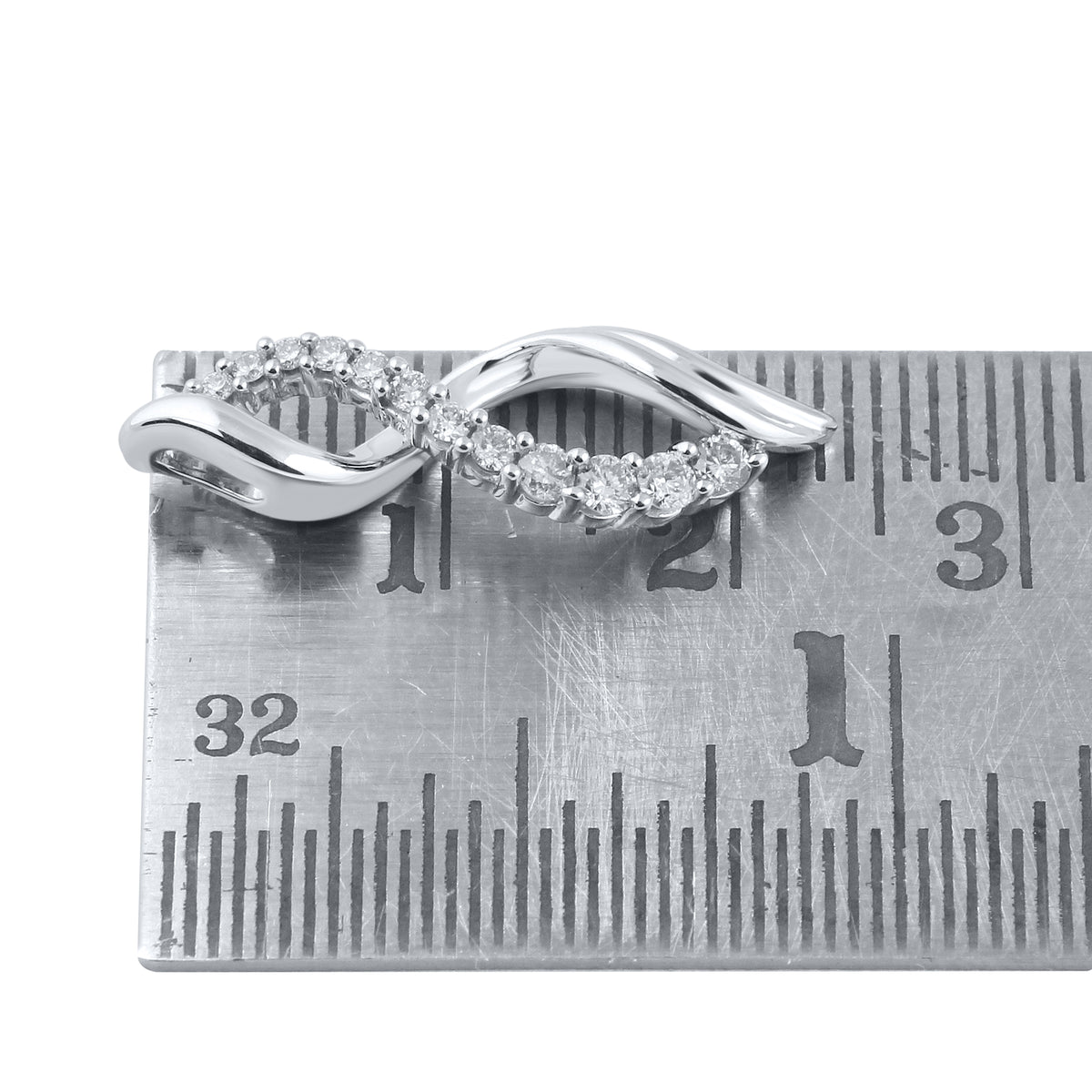 10kt White Gold 0.25 CTW Natural Diamond  Pendant with 18-inch Chain