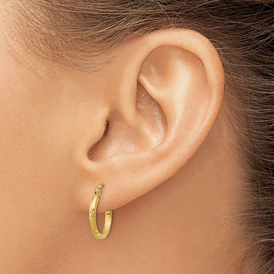 14kt Yellow Gold Satin and Diamond-cut 2mm Round Tube Hoop Earrings
