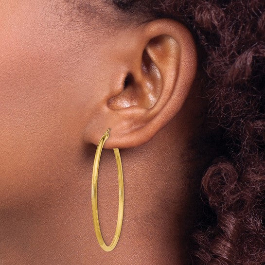 14kt Yellow Gold Satin and Diamond-cut 2mm Round Tube Hoop Earrings