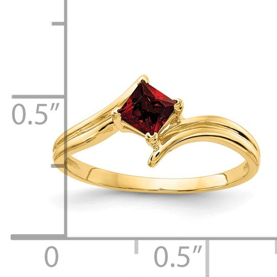 14kt Yellow Gold 4mm Princess Cut Garnet ring
