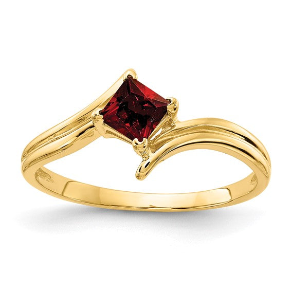 14kt Yellow Gold 4mm Princess Cut Garnet ring