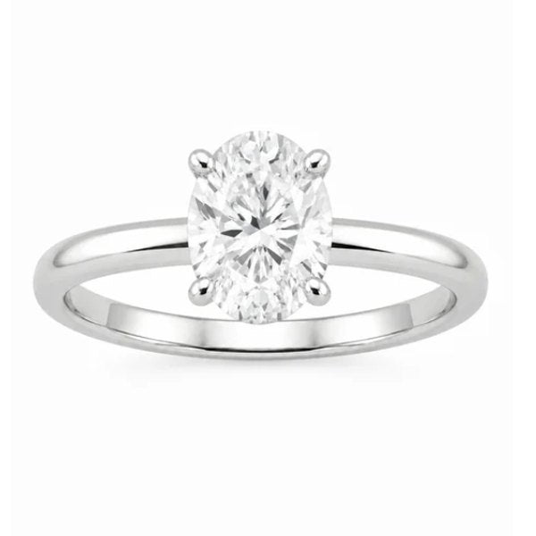 Oval cut diamond engagement ring
